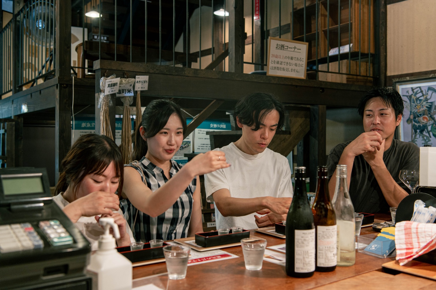 ご近所の居酒屋で、メンバーと乾杯